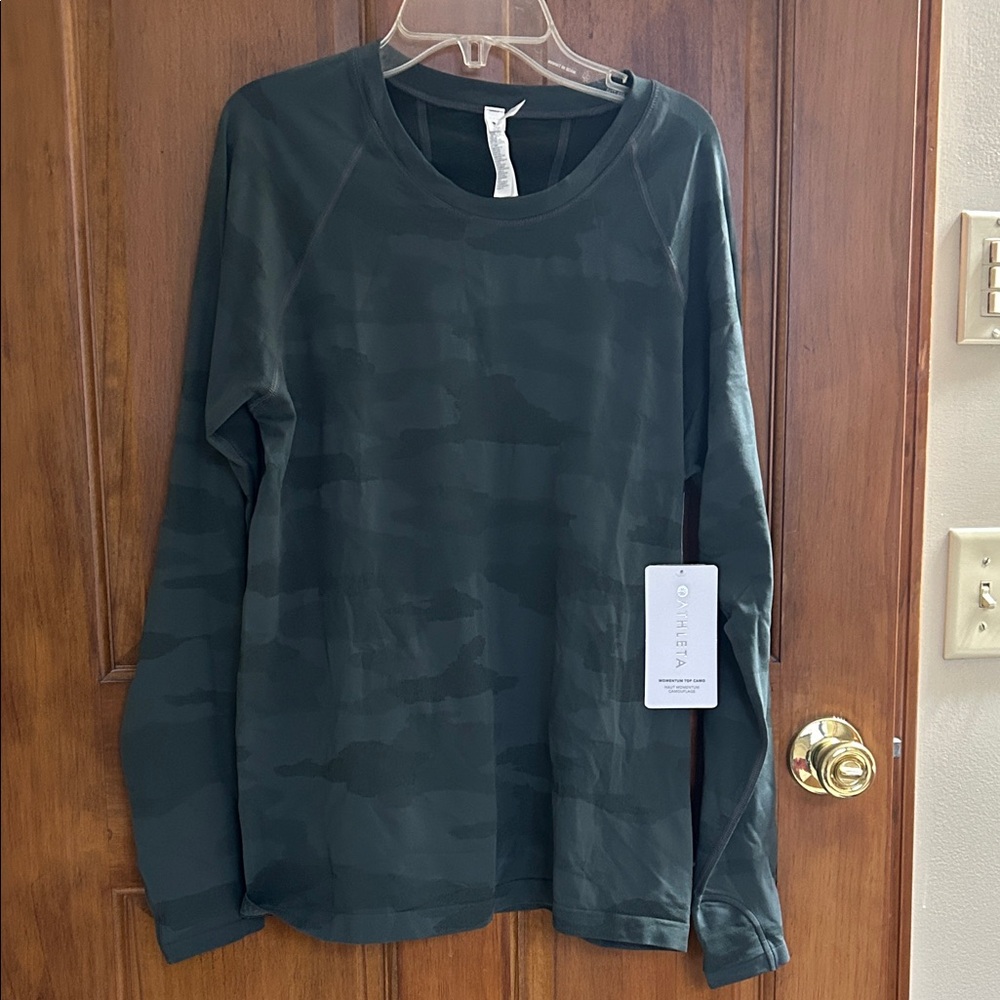 Athleta Women's Momentum Dark Green Camo Long Sleeve Top
